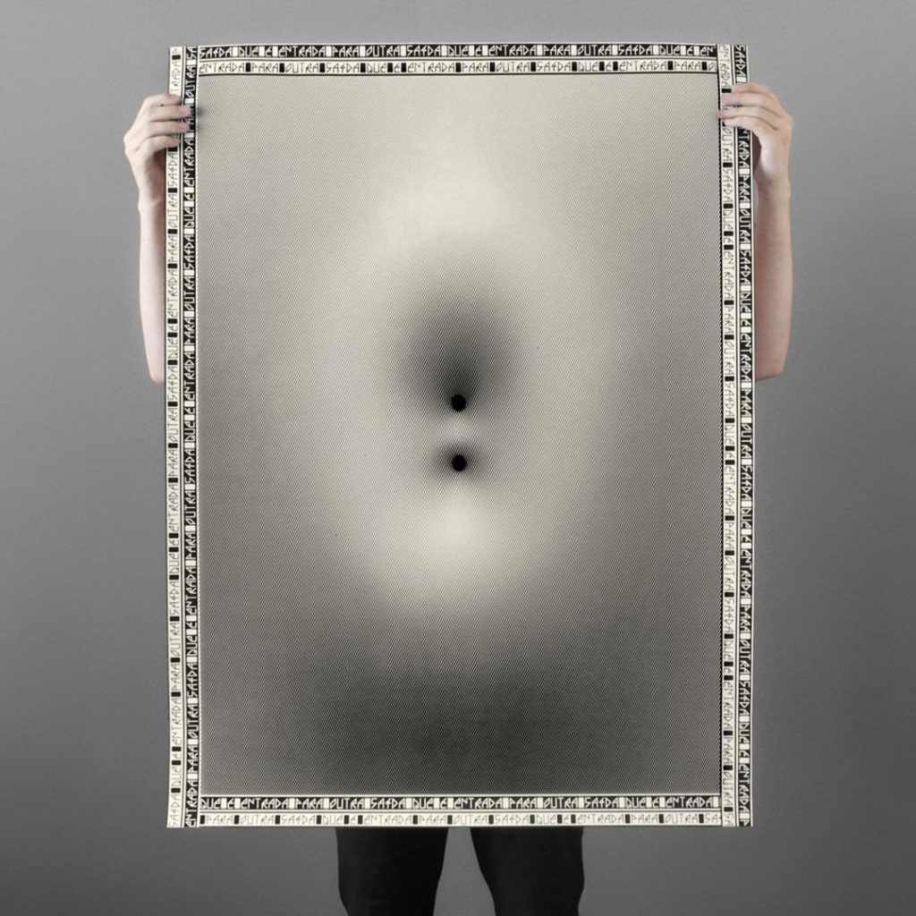 “Entrada e Saída”, 2019, serigrafia sobre papel, impressão acrílica em uma cor – preto fosco, tiragem de 22 cópias, 106 x 80 cm